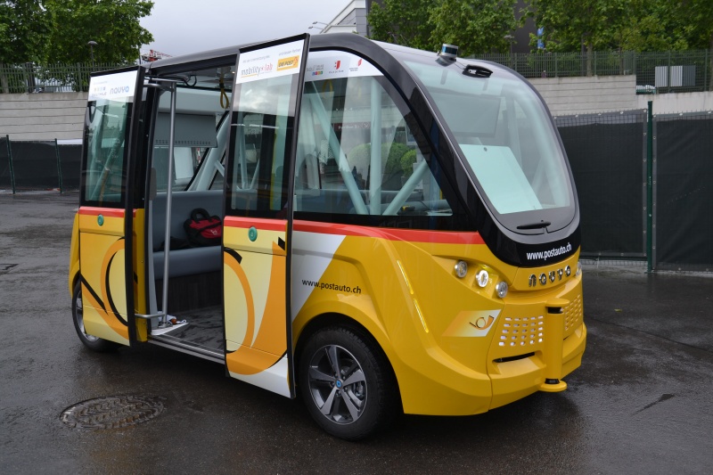 Datei:Navya Arma CarPostal Paris.jpg