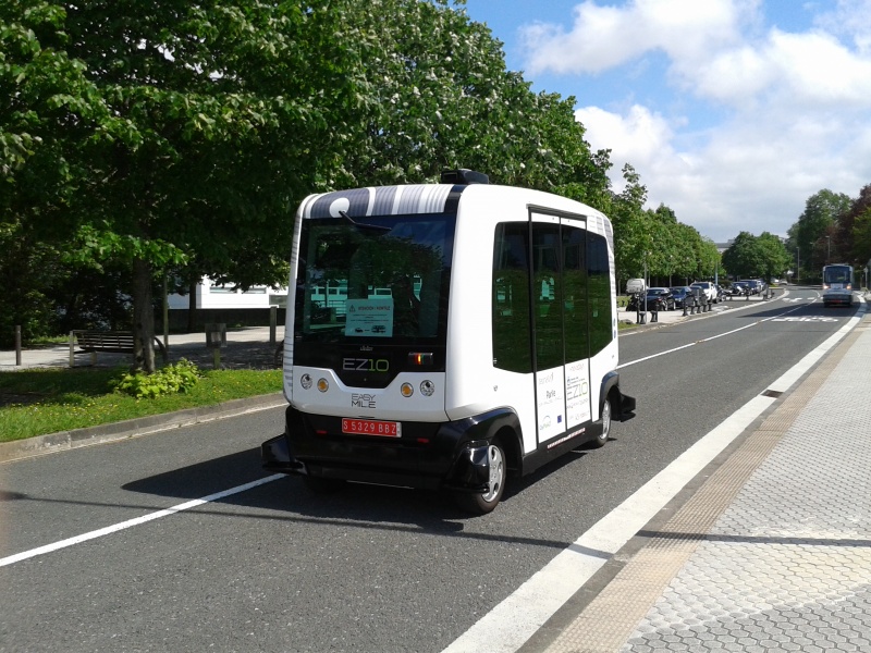 Datei:EasyMile EZ10 SanSebastian3.jpg